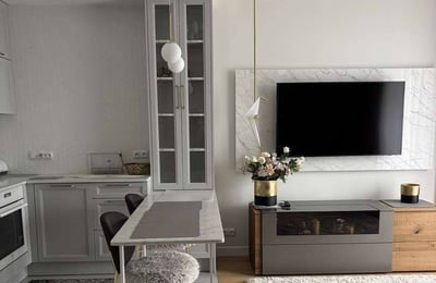 Alquiler de un elegante apartamento amueblado de 2 habitaciones, 45 m², Wola, Varsovia, Polonia